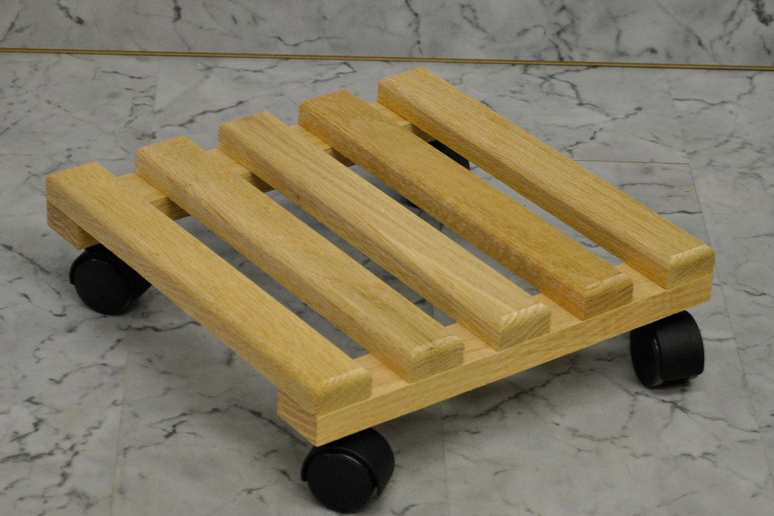 support sur roulette en chêne