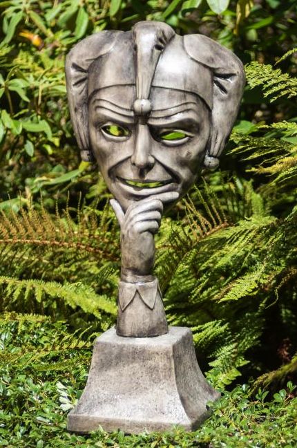 statue fou médieval jester