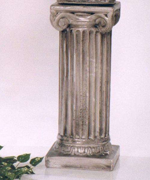 Greek column pedestal – Pépinière Jasmin